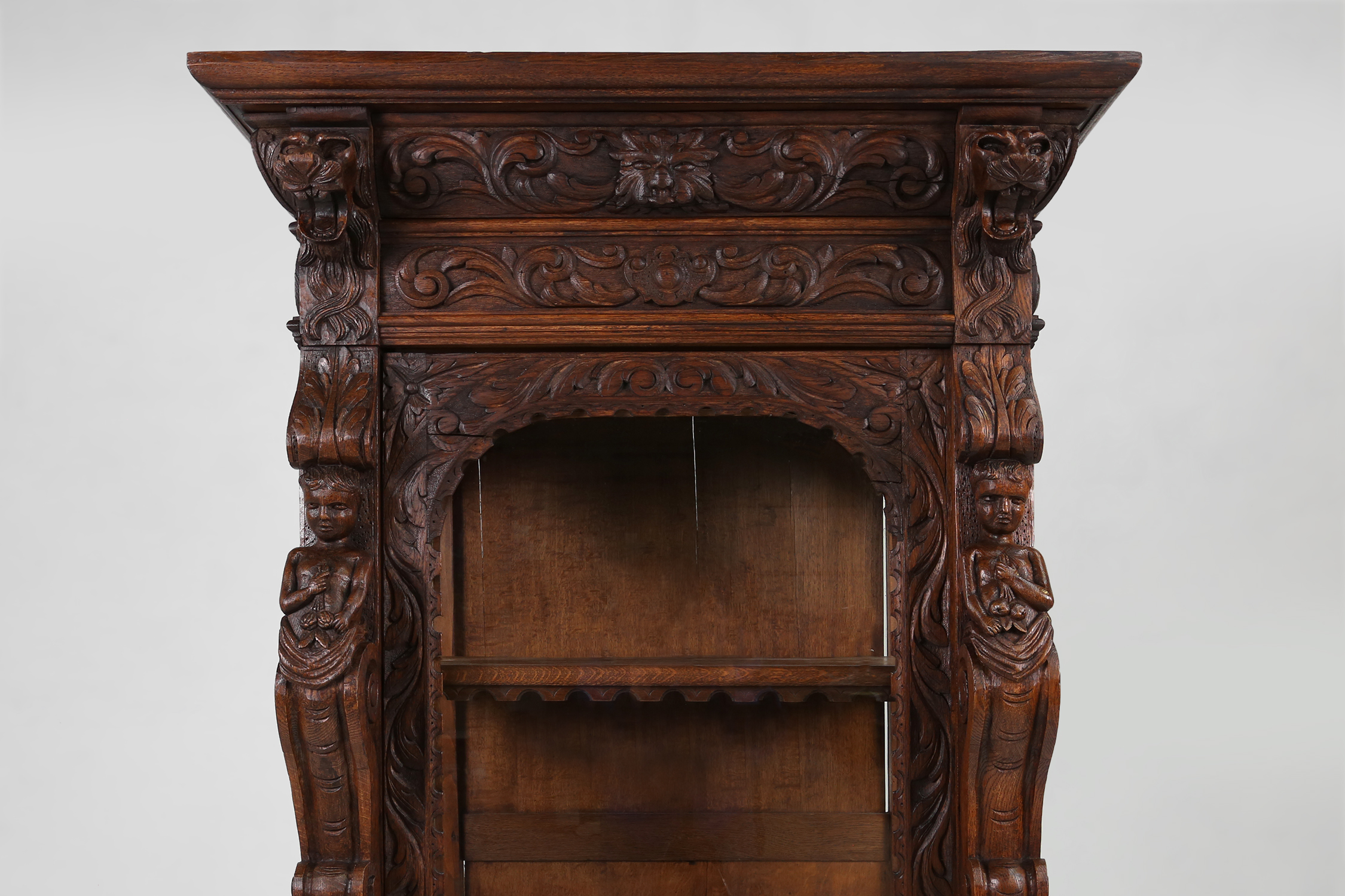 Richly decorated barok style display case in oak, Belgium 20th centurythumbnail